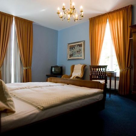 Hotel Restaurant Villa Fayence Wallerfangen Eksteriør billede